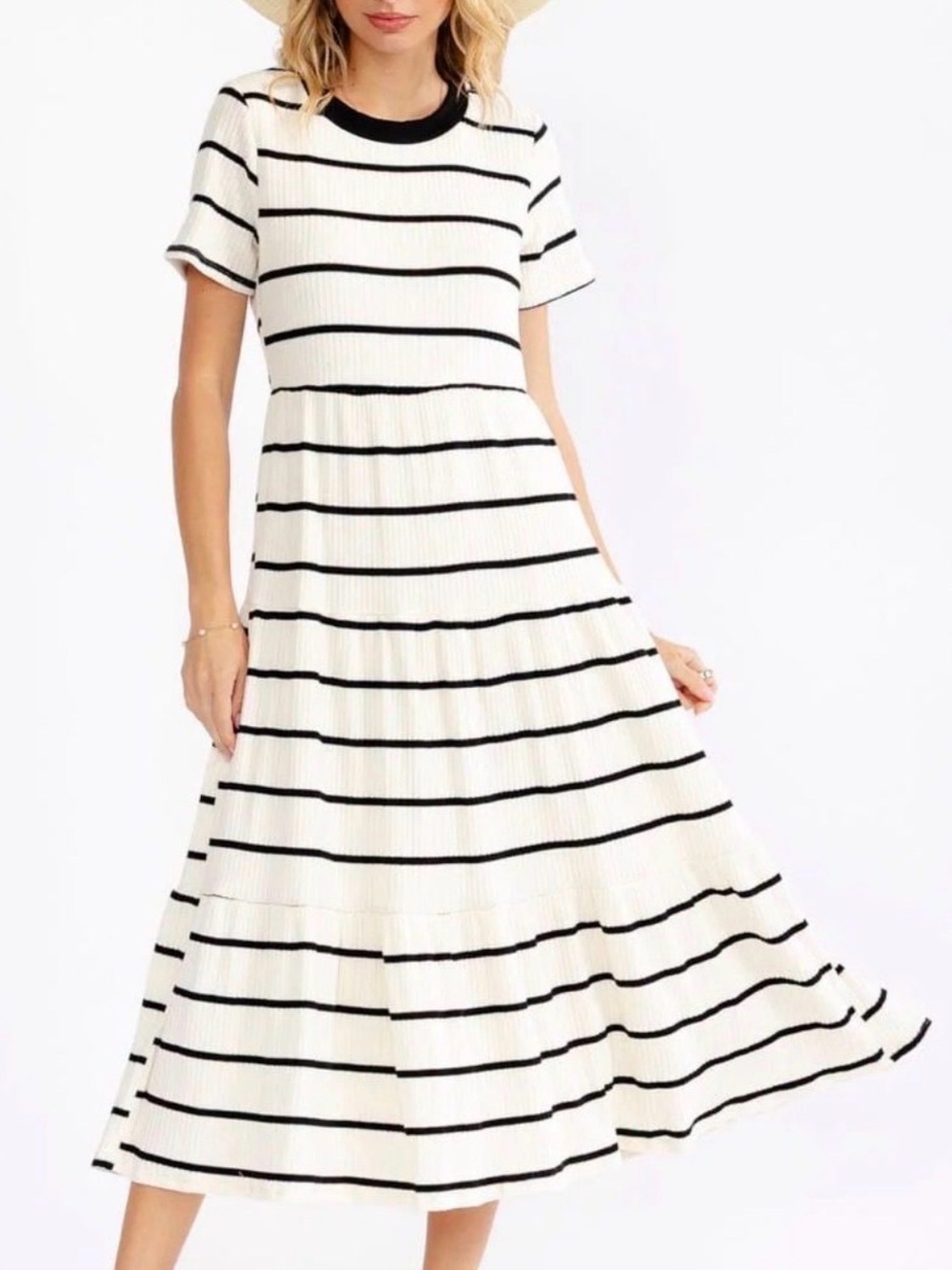 Gilli White & Black Striped Maxi Dress